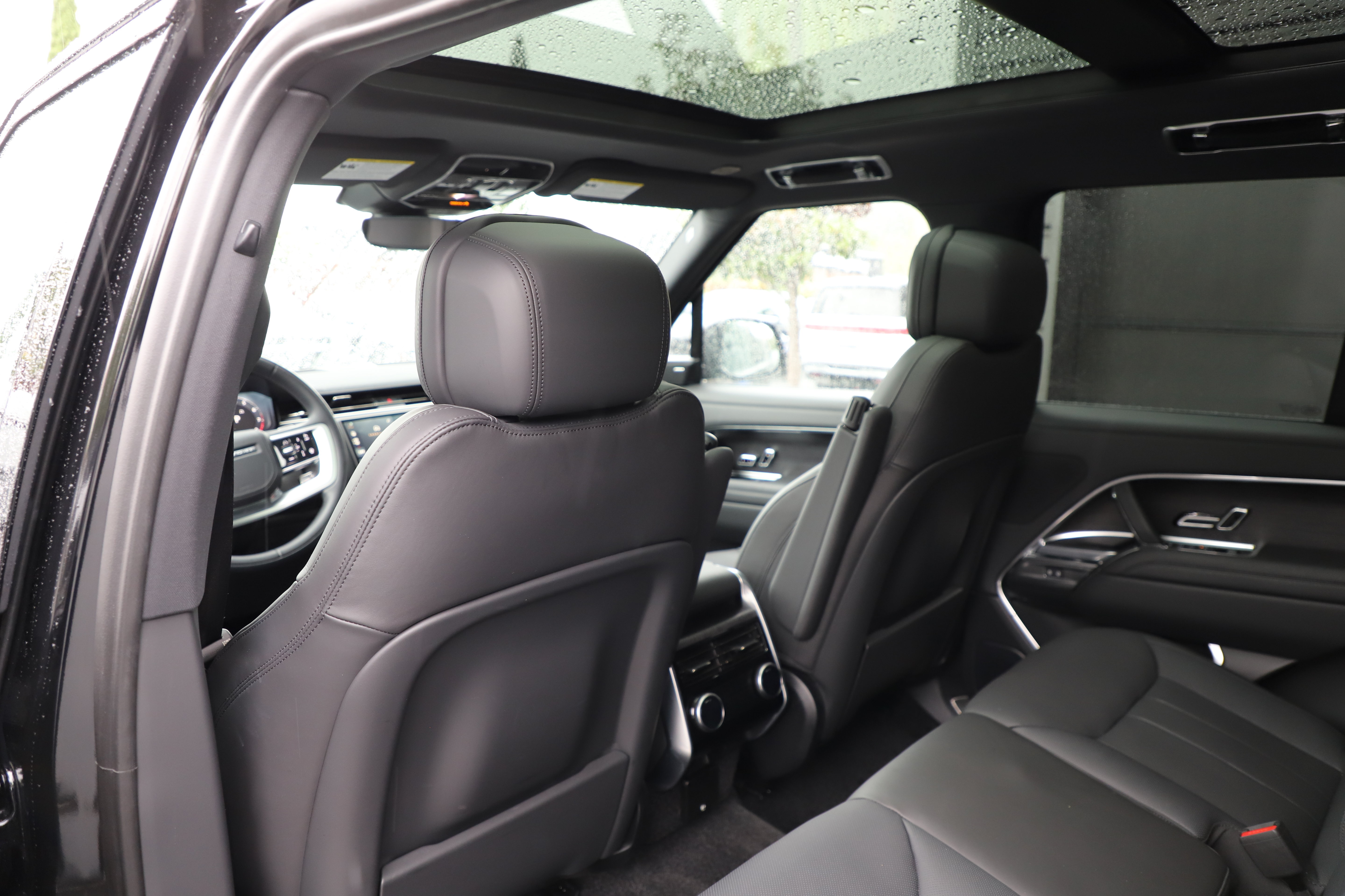 Certified 2024 Land Rover Range Rover SE AWD/4WD image 14