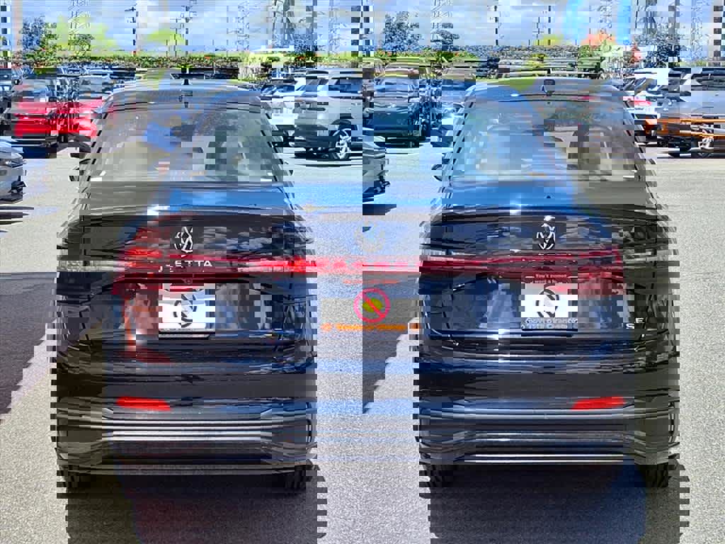 Used 2025 Volkswagen Jetta SE image 5