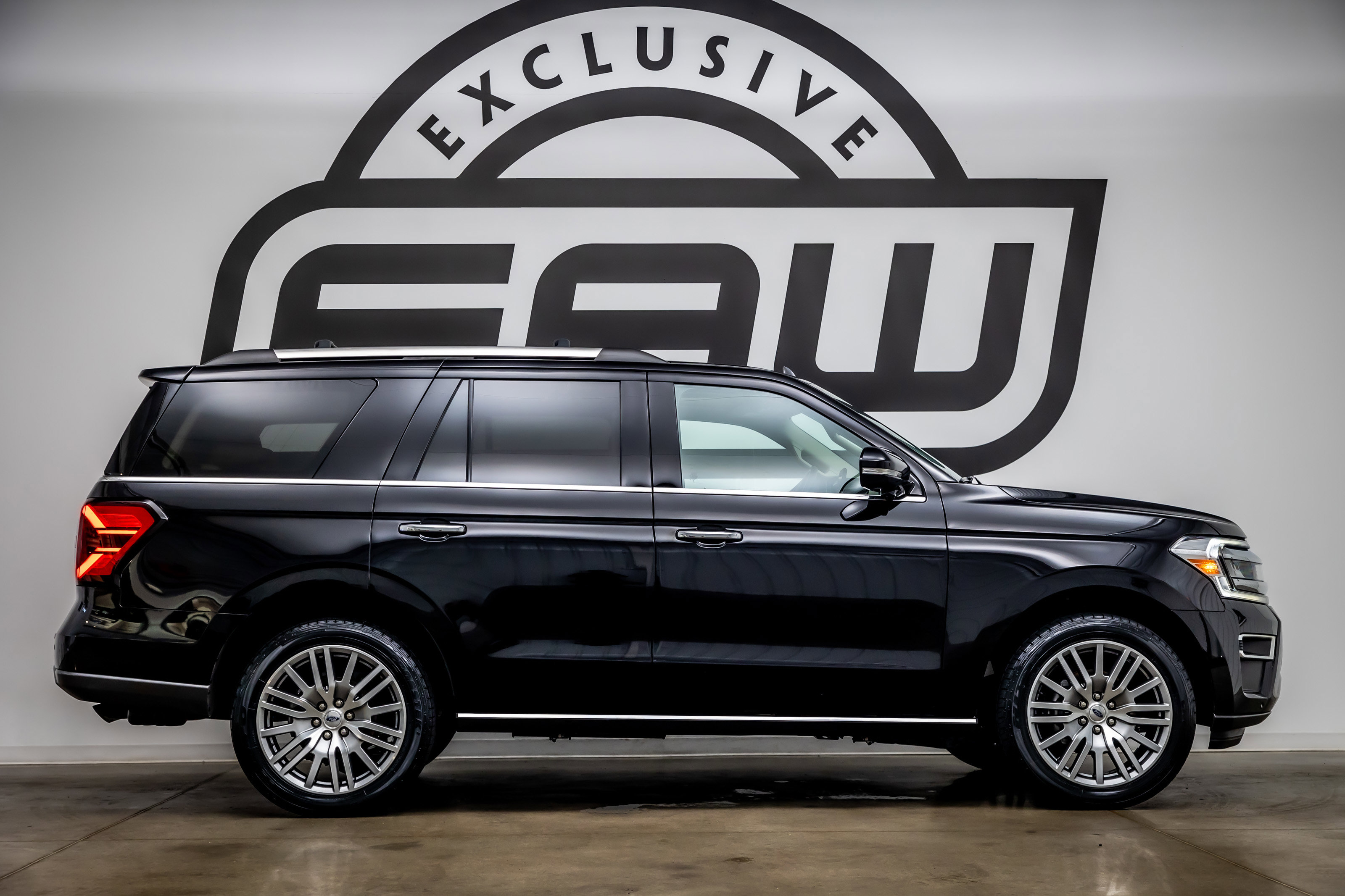 Used 2023 Ford Expedition Limited image 8