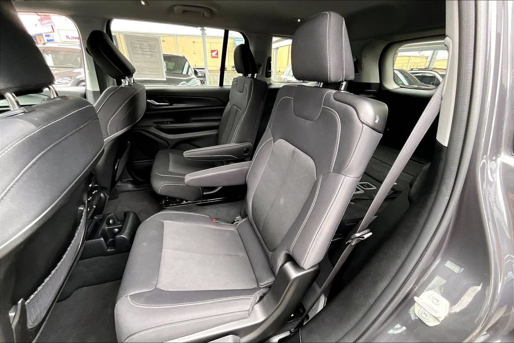 Used 2024 Jeep Grand Cherokee L Laredo AWD/4WD image 37
