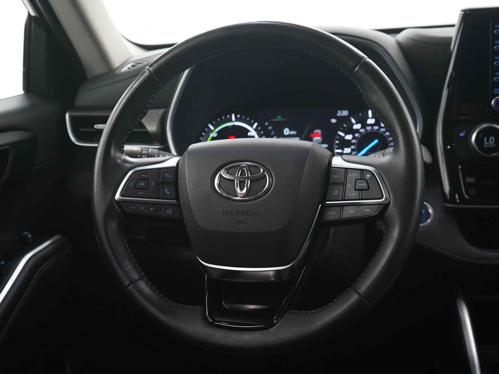 Used 2020 Toyota Highlander XLE AWD/4WD image 18