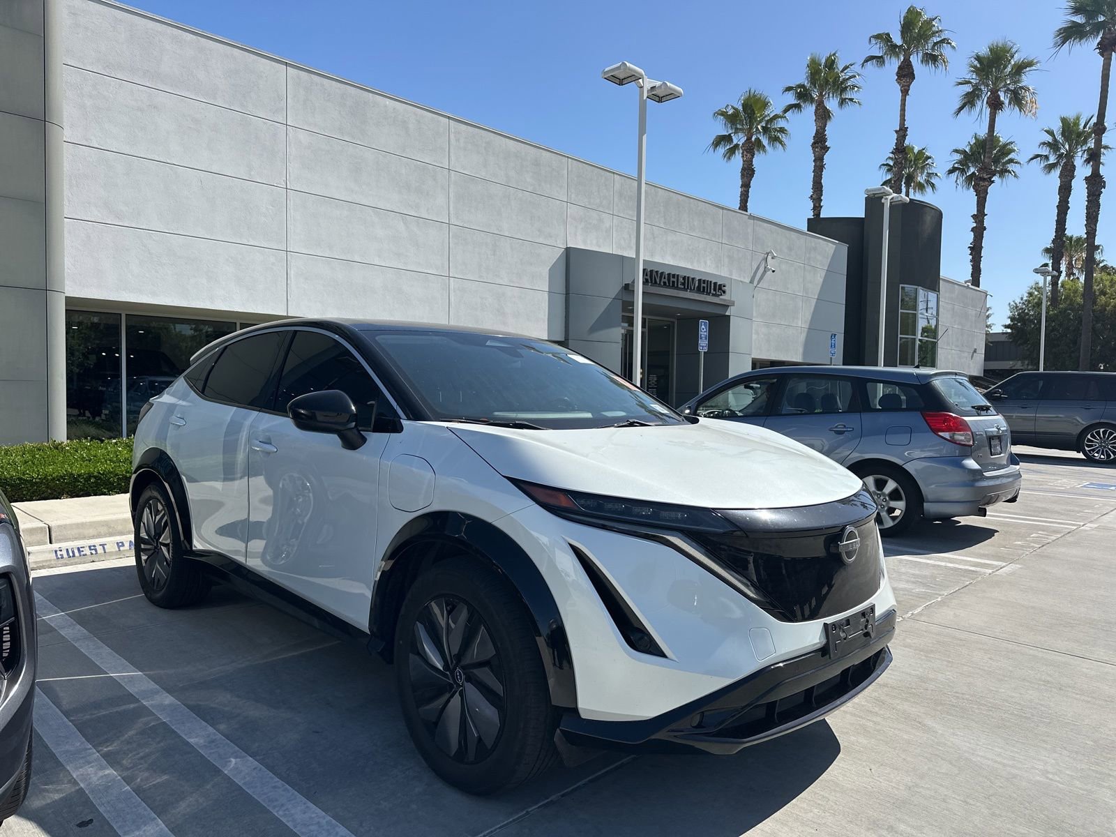 Used 2023 Nissan Ariya FWD image 2