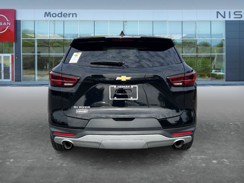 Used 2025 Chevrolet Blazer LT FWD image 6
