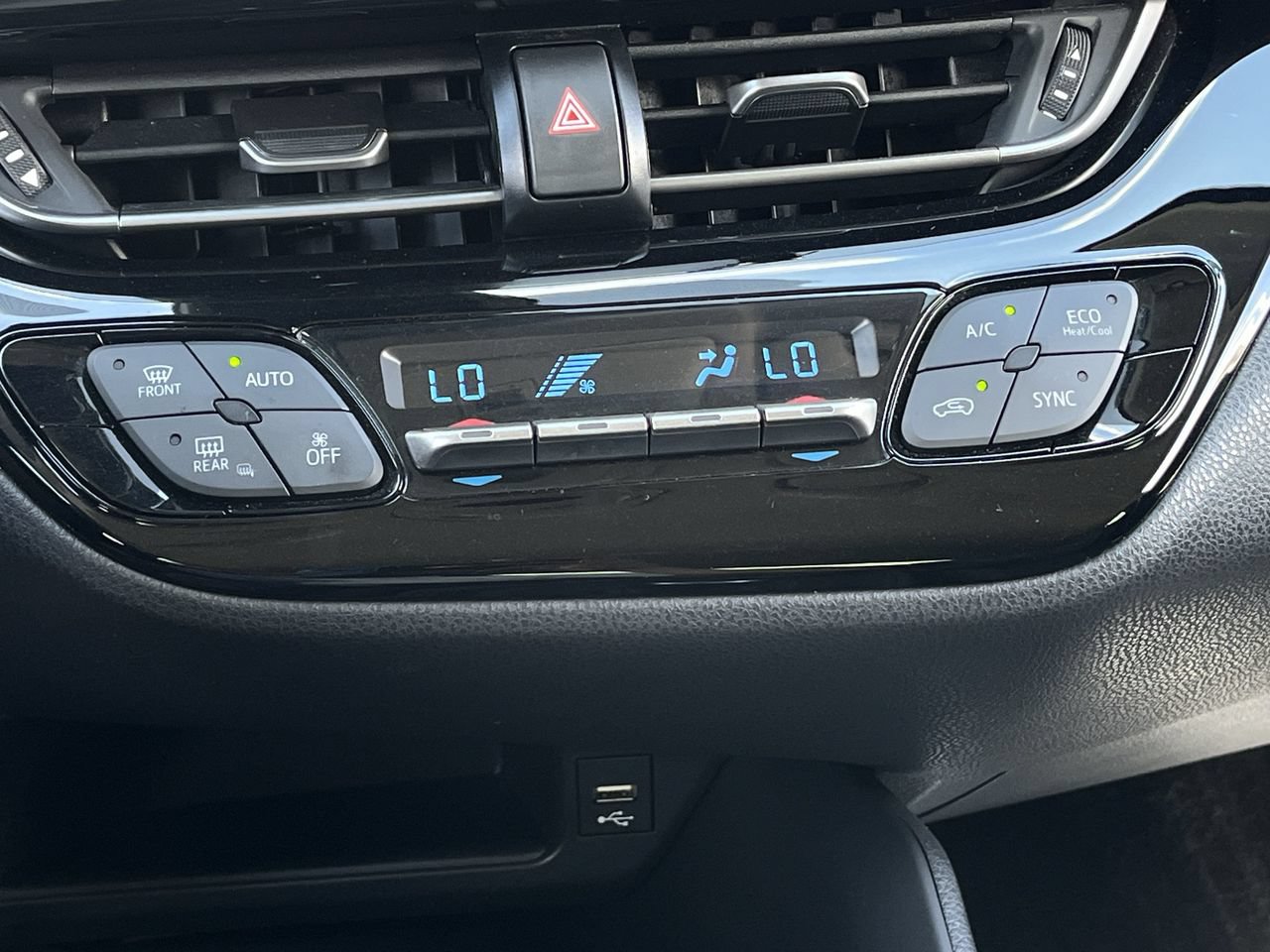 Used 2020 Toyota C-HR LE FWD image 19