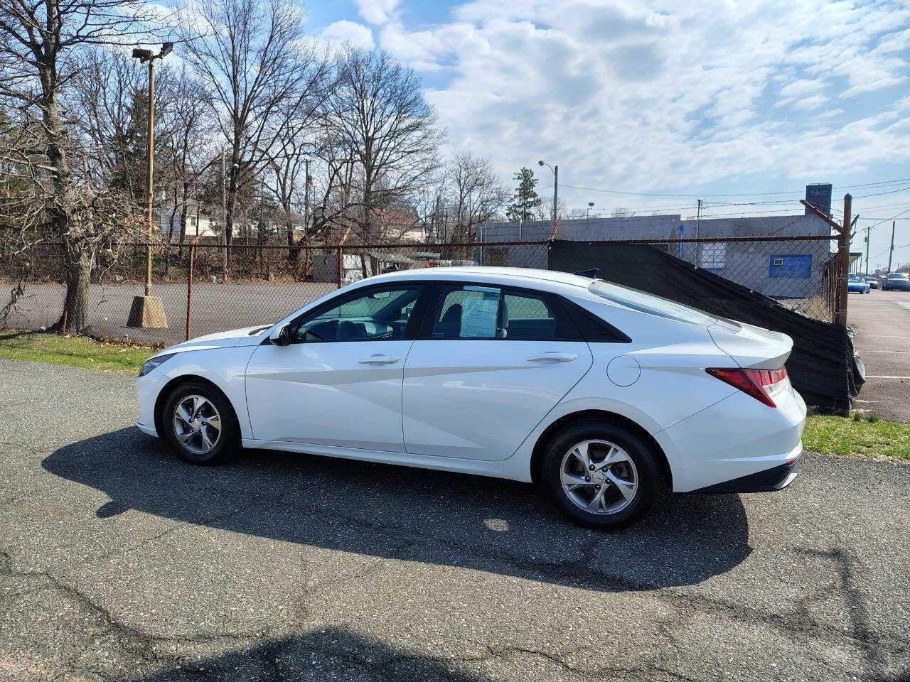Used 2021 Hyundai Elantra SE image 4