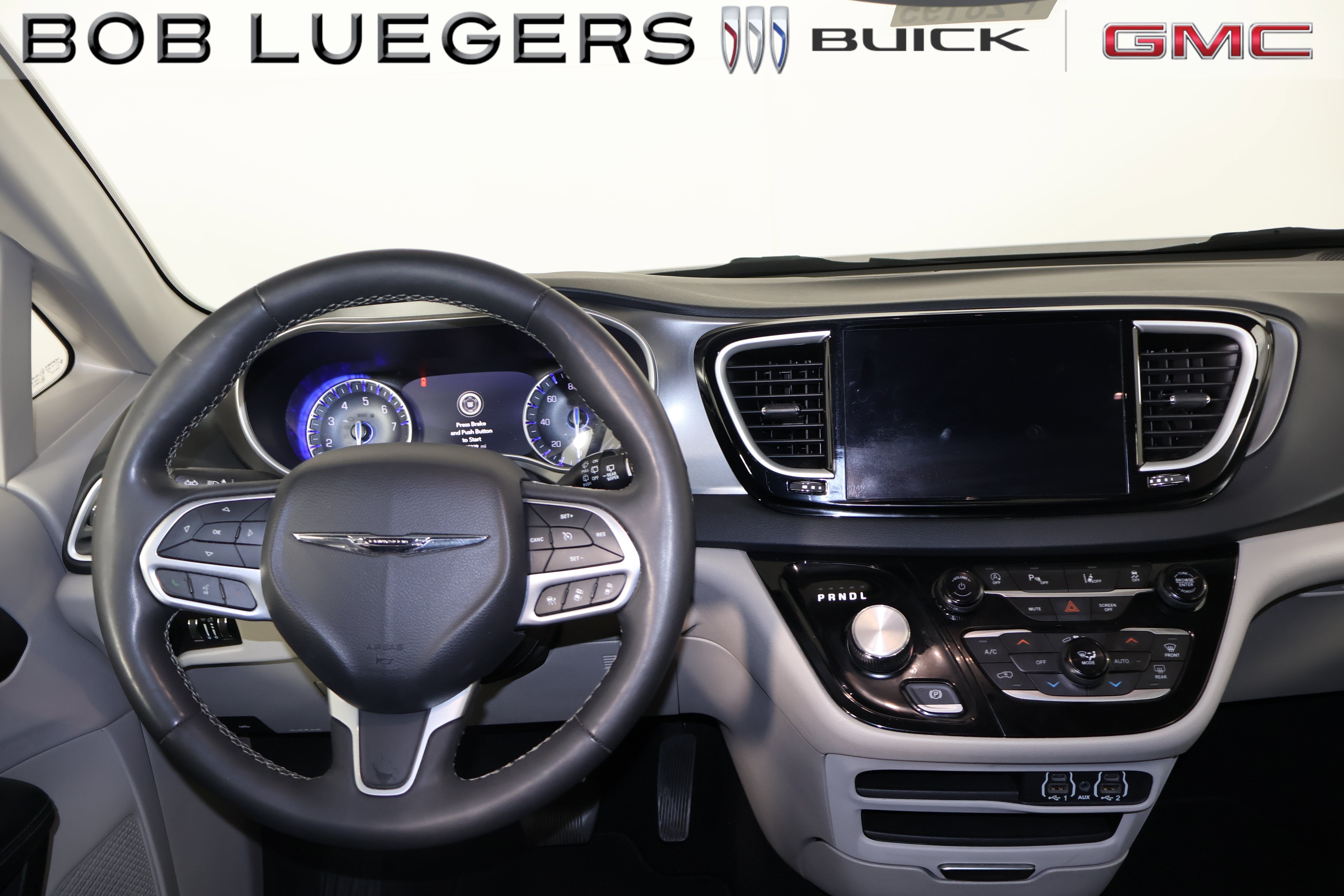 Used 2023 Chrysler Pacifica Touring-L FWD image 12