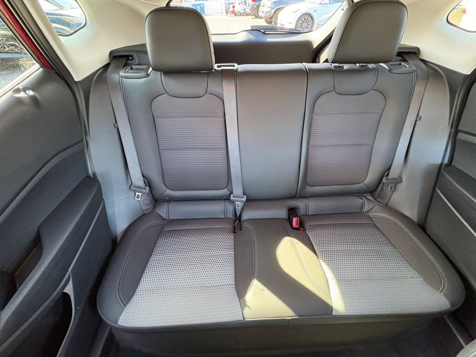Used 2025 Chevrolet Trax LT FWD image 37