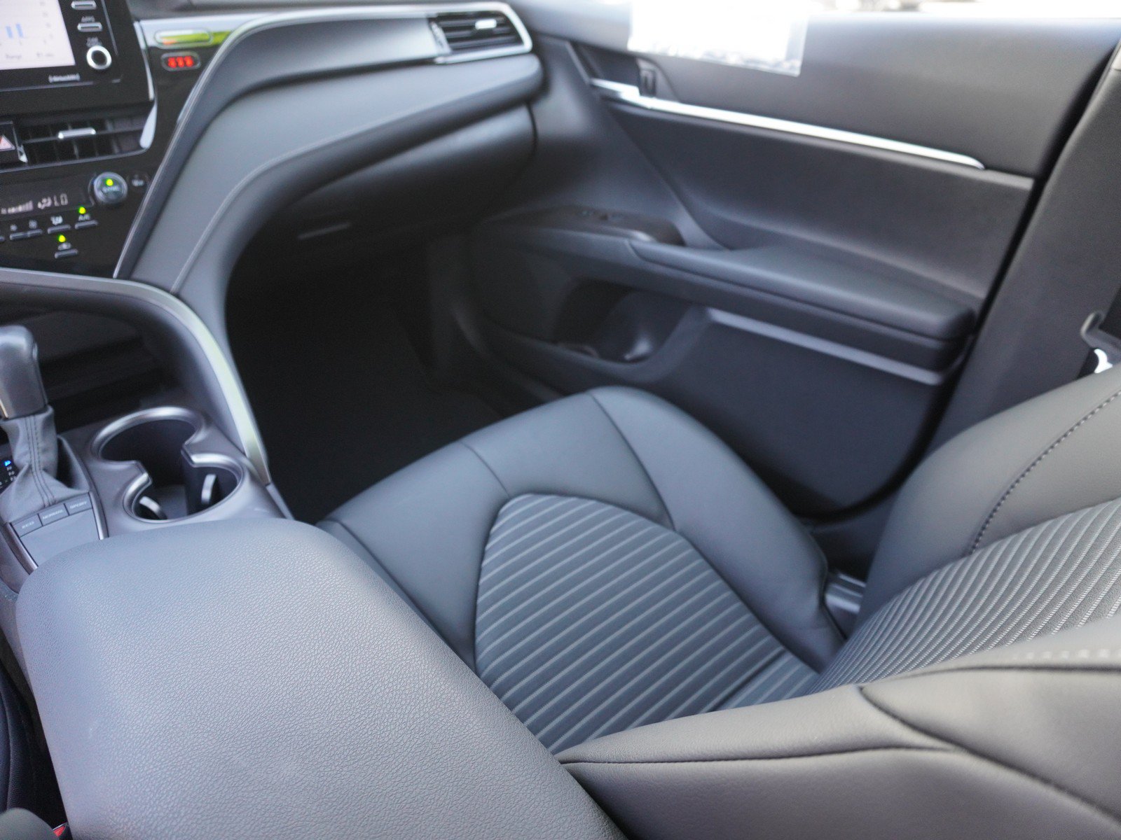 Used 2024 Toyota Camry SE FWD image 15