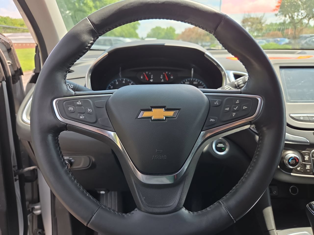 Used 2018 Chevrolet Equinox LT FWD image 26