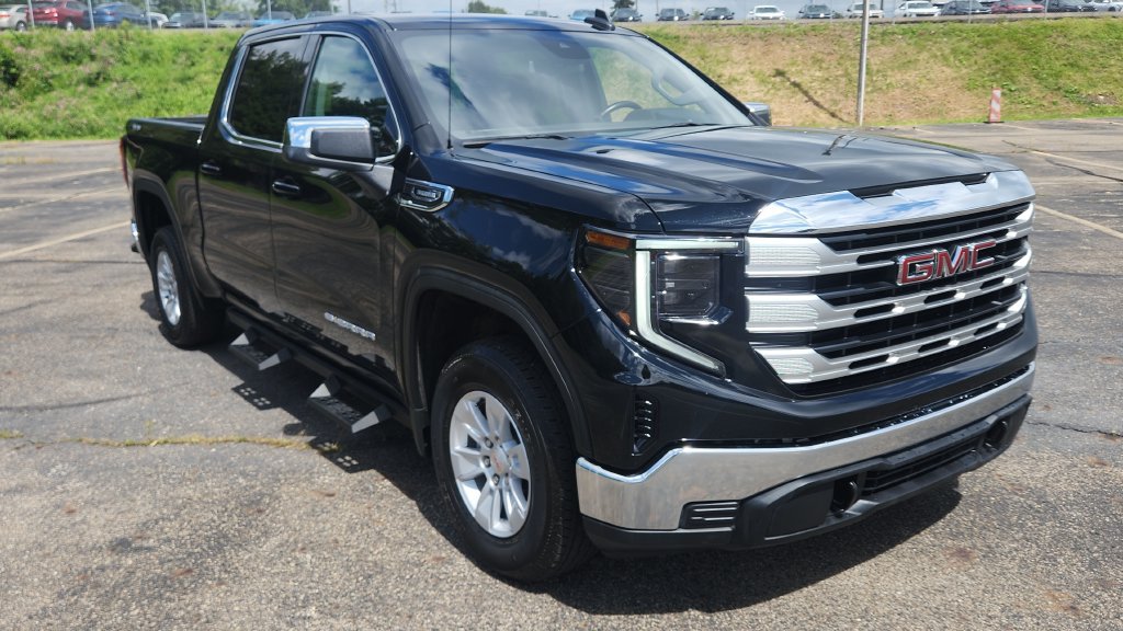 Used 2024 GMC Sierra 1500 SLE AWD/4WD image 2