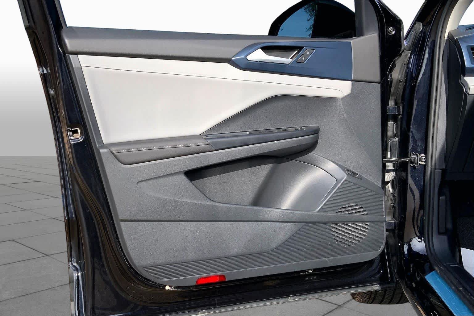 Used 2024 Volkswagen Taos SE w/ Panoramic Sunroof Package FWD image 22