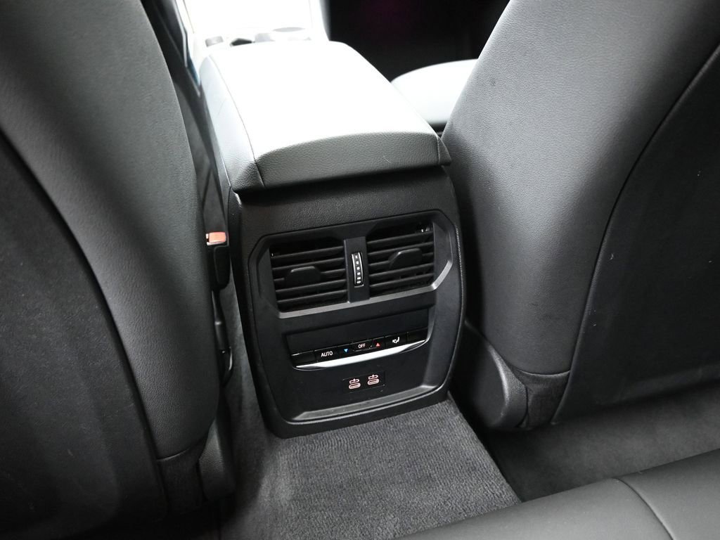 Used 2025 BMW i4 eDrive40 image 22