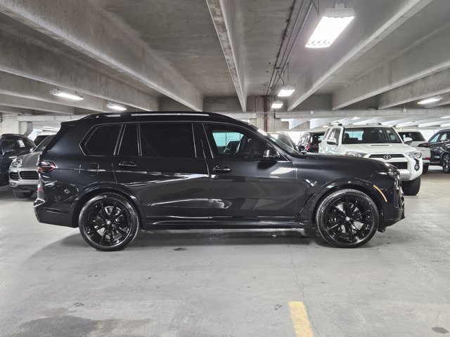 Used 2025 BMW X7 xDrive40i w/ M Sport Package image 4