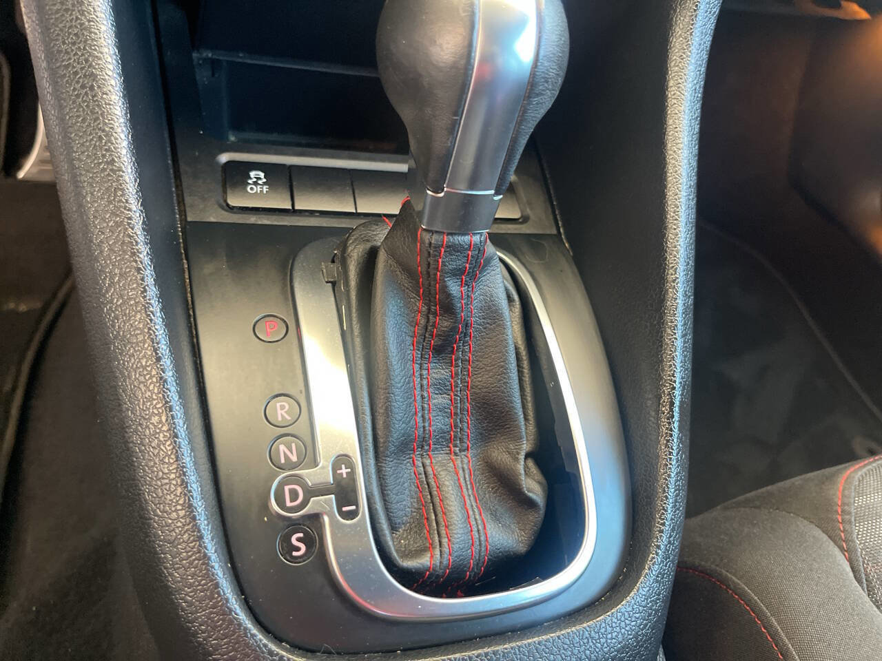 Used 2011 Volkswagen Golf 2-Door image 19