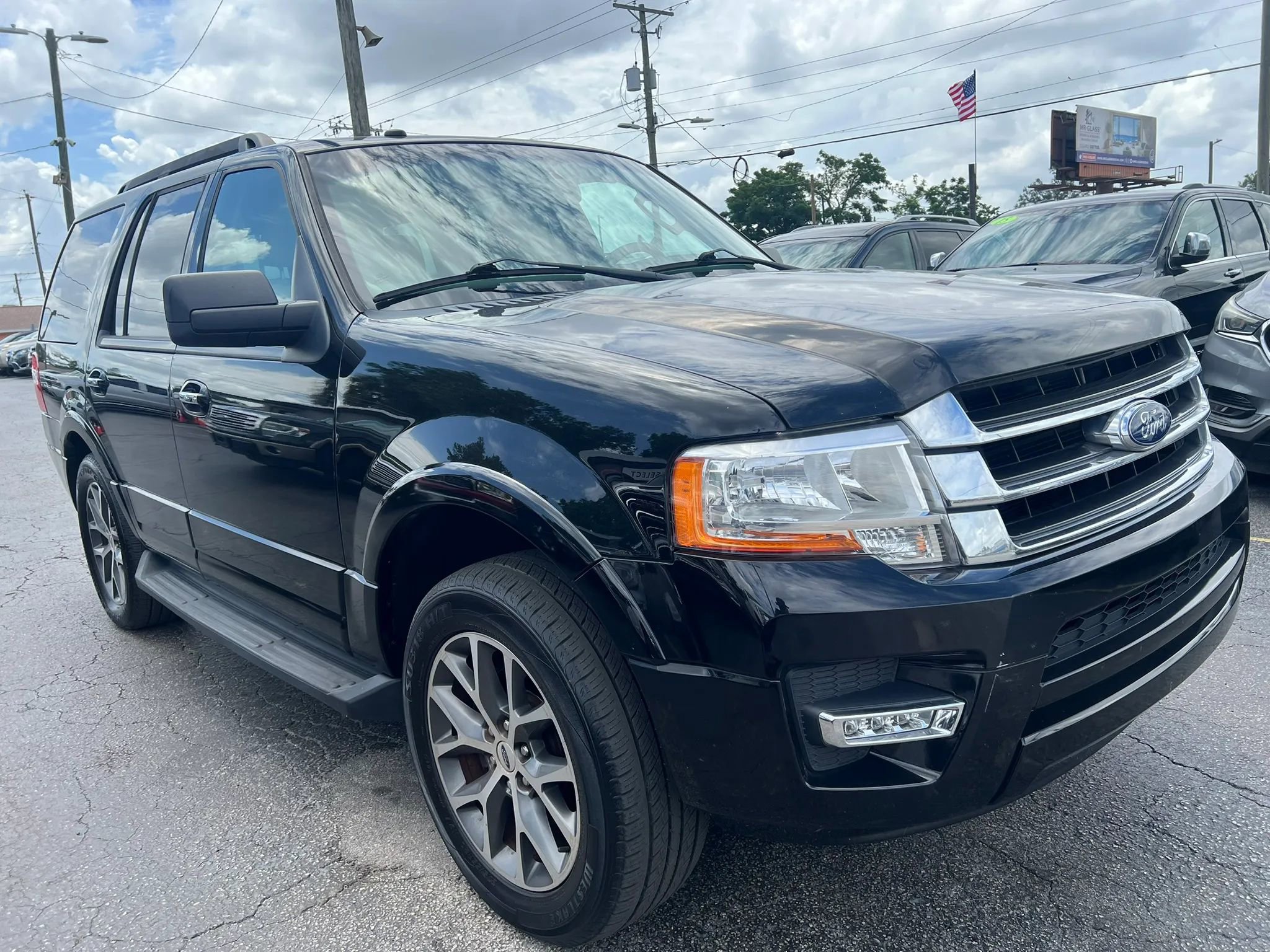 Used 2016 Ford Expedition XLT w/ Equipment Group 202A RWD image 4