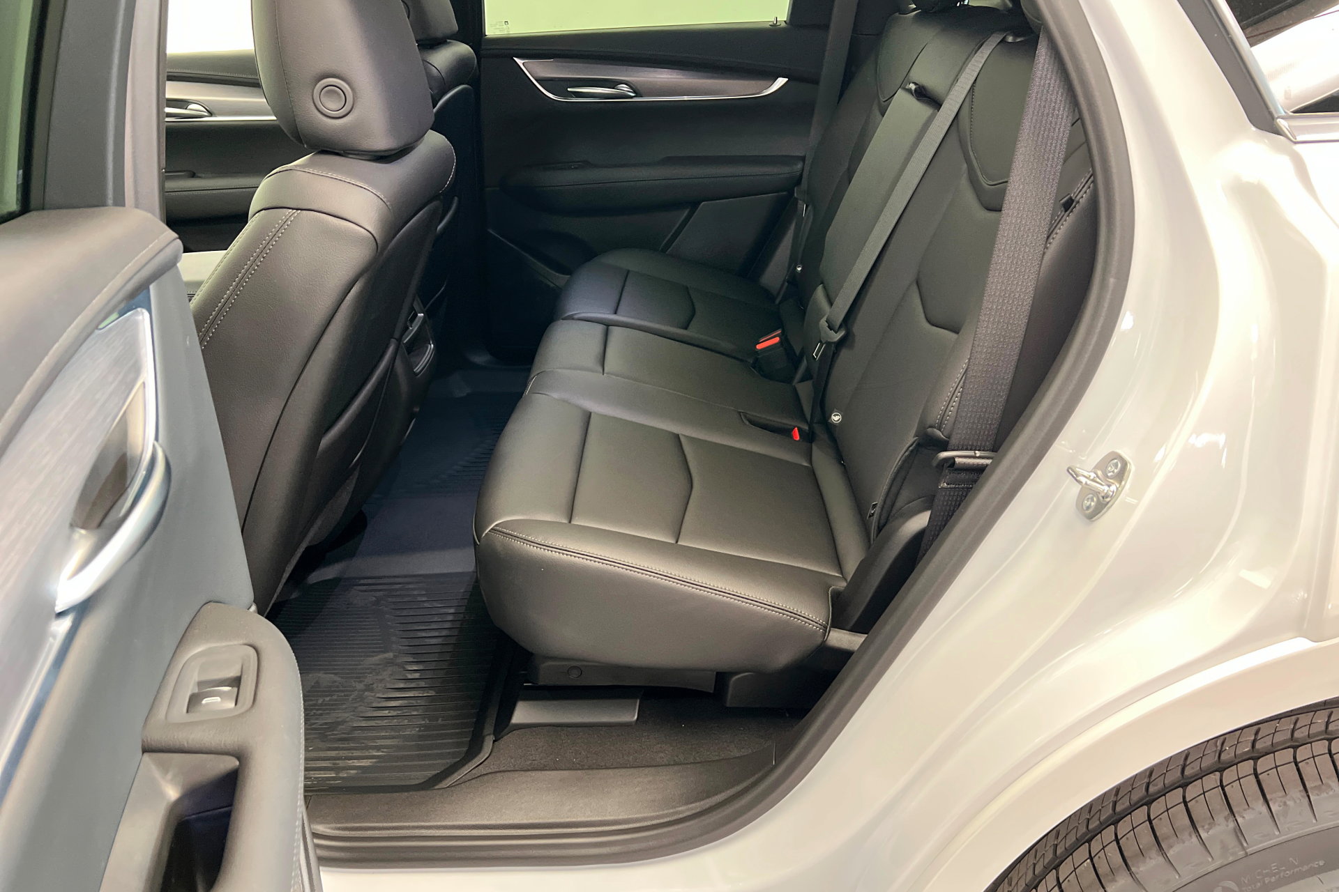 New 2026 Cadillac XT5 Luxury w/ LPO, Floor Liner Package image 22