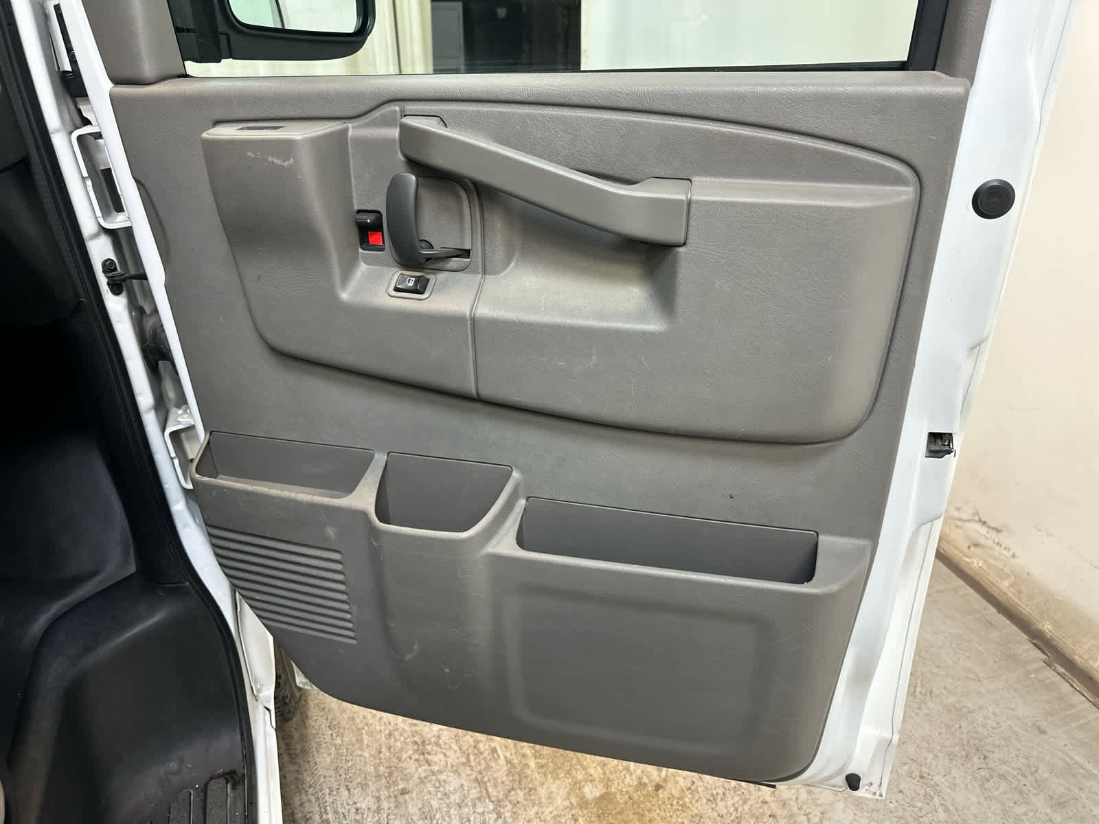 Used 2018 Chevrolet Express 2500 w/ Driver Convenience Package image 24