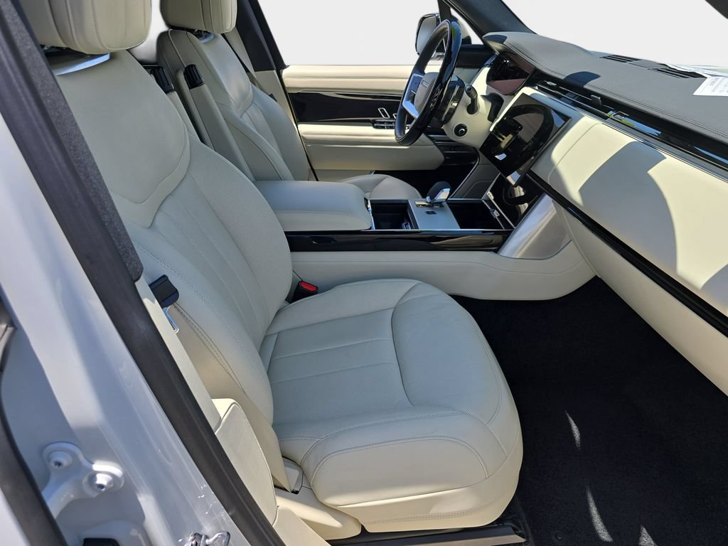 Used 2025 Land Rover Range Rover SE AWD/4WD image 10