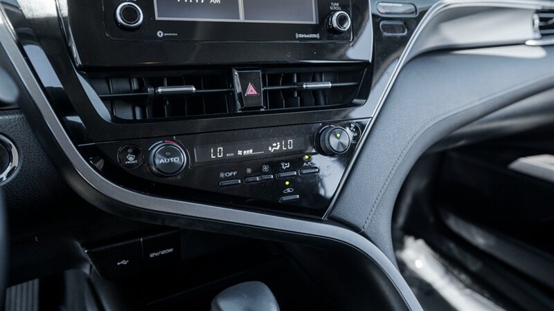 Used 2022 Toyota Camry SE w/ Convenience Package FWD image 29