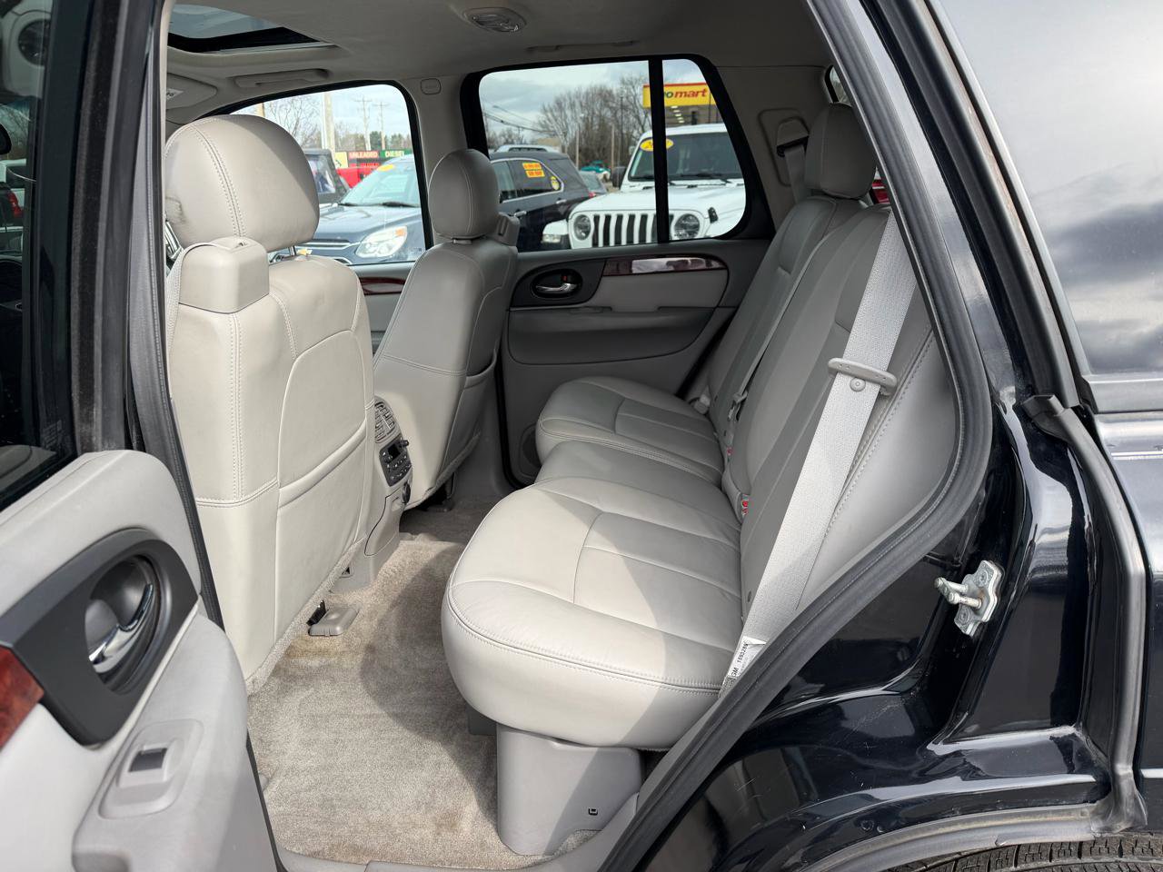 Used 2009 GMC Envoy Denali w/ Sun And 6-Disc Cd Package image 12