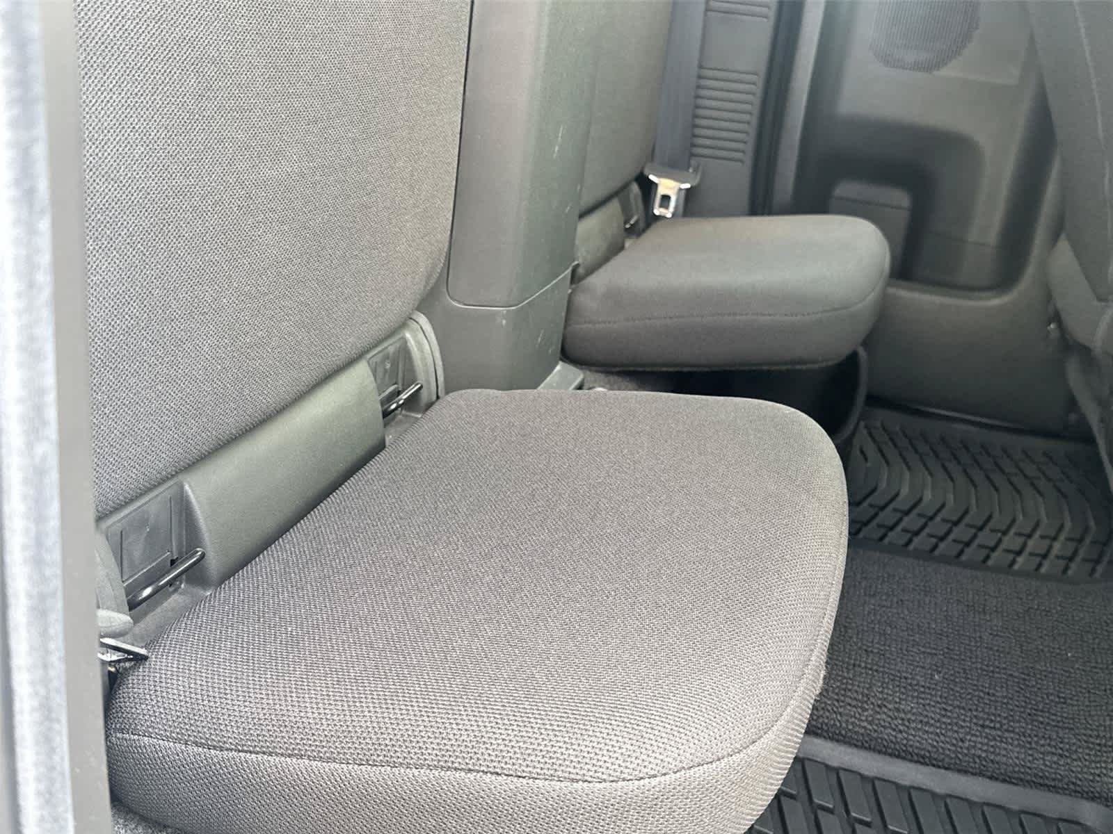 Used 2018 Nissan Frontier SV w/ Value Truck Package AWD/4WD image 17
