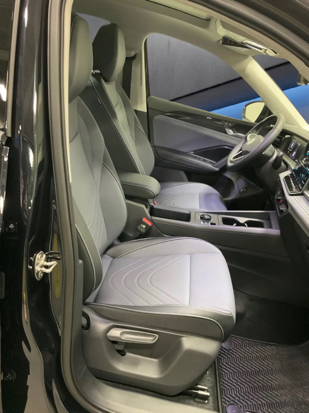 New 2026 Volkswagen Tiguan SE AWD/4WD image 10