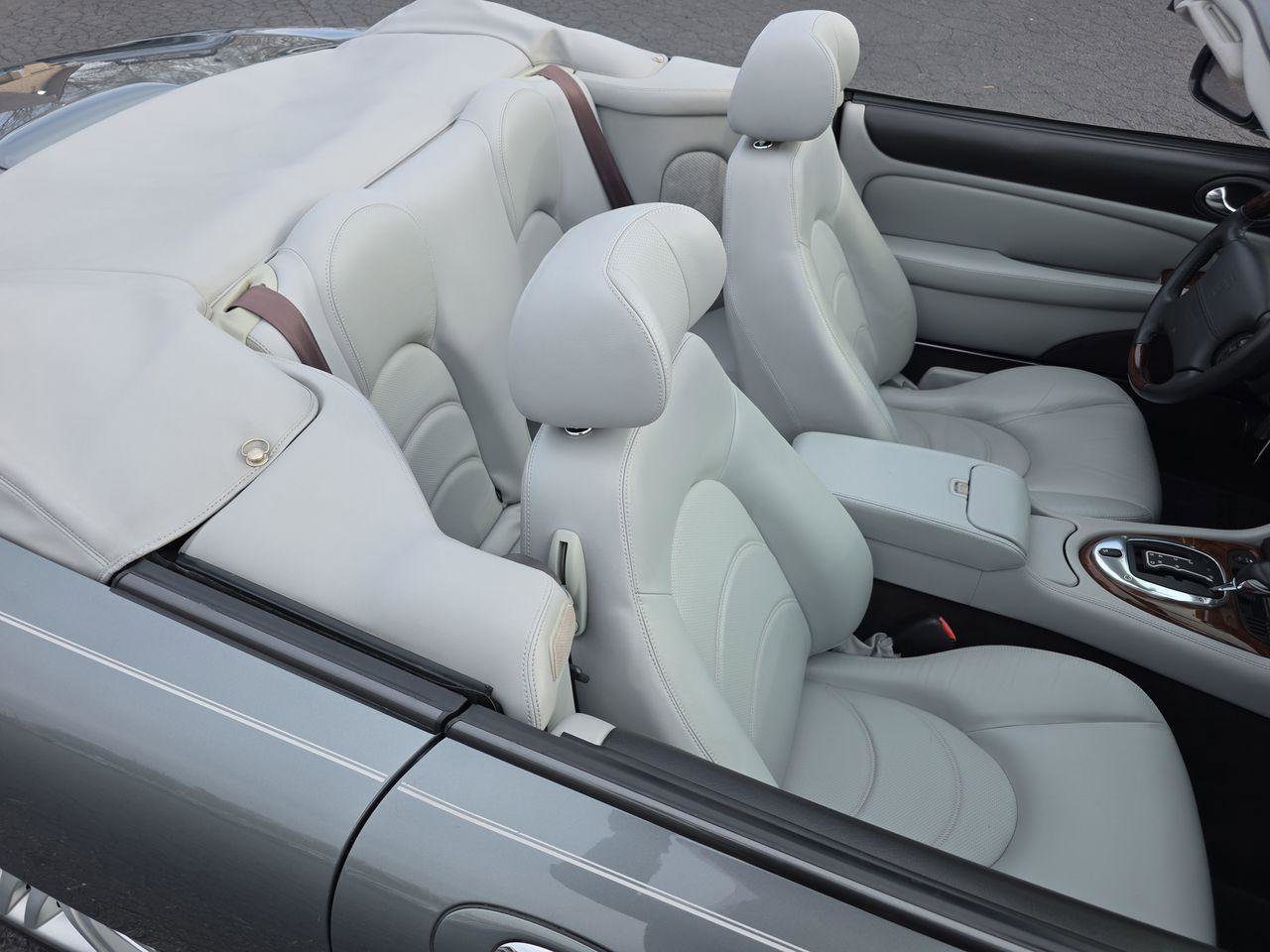 Used 2004 Jaguar XK8 Convertible image 29