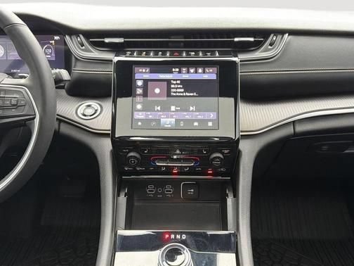 Used 2023 Jeep Grand Cherokee Altitude AWD/4WD image 10