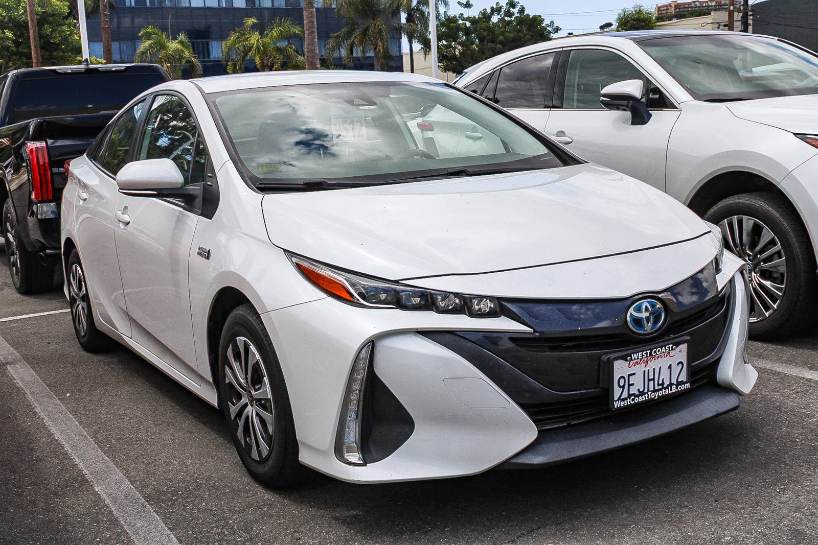 Used 2022 Toyota Prius Prime XLE FWD image 3