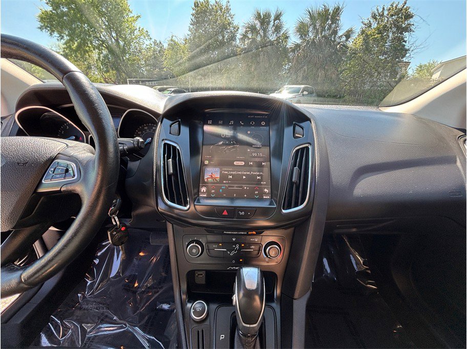 Used 2015 Ford Focus SE FWD image 11