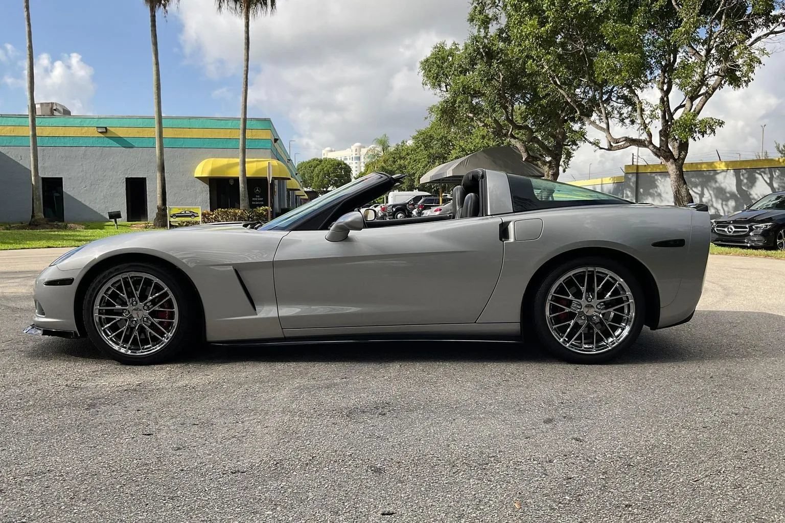 Used 2005 Chevrolet Corvette Coupe w/ Preferred Equipment Group RWD image 50