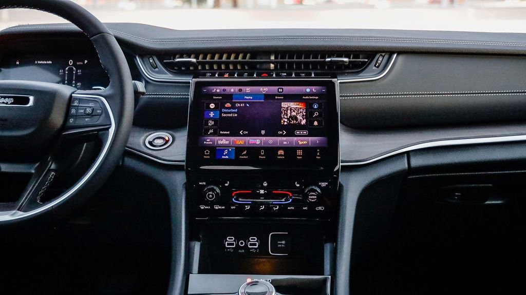 New 2025 Jeep Grand Cherokee L Limited w/ Black Appearance Package image 14