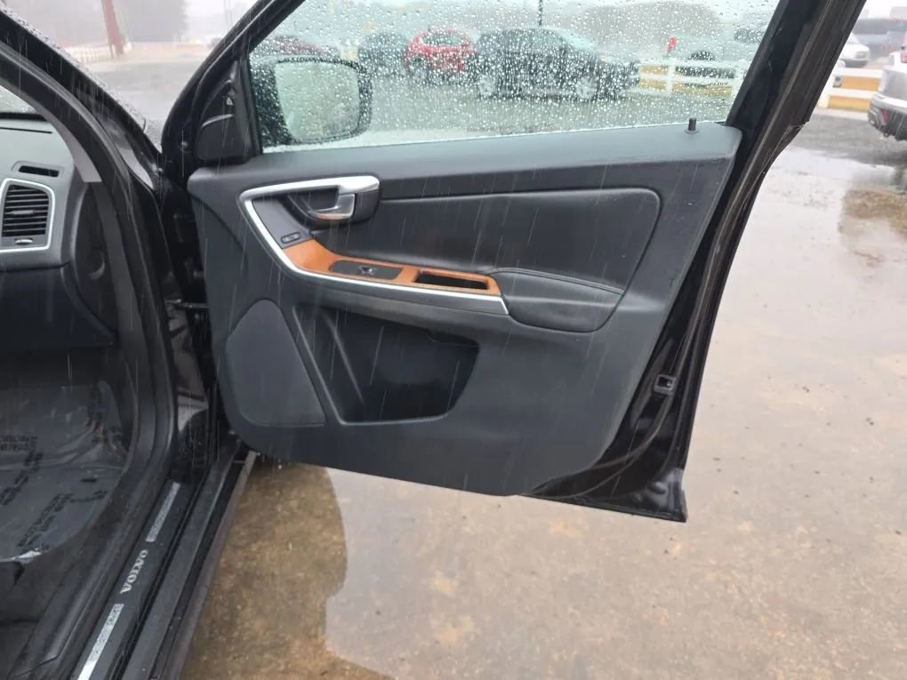 Used 2017 Volvo XC60 T5 Inscription image 42