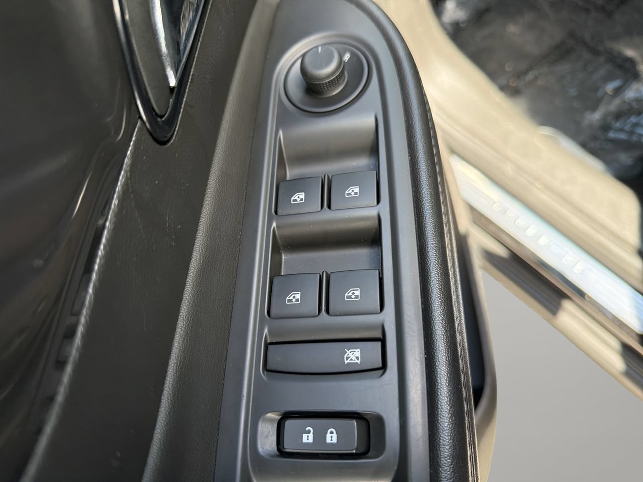 Used 2020 Buick Encore Essence FWD image 15