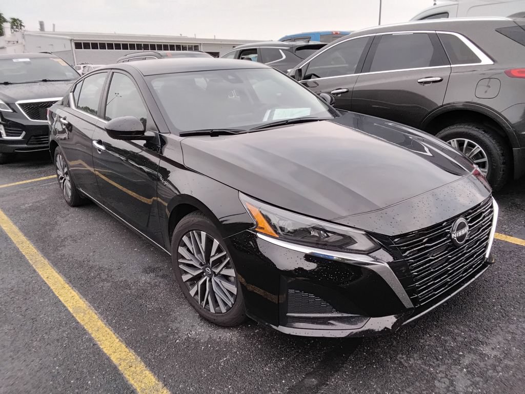 Used 2024 Nissan Altima 2.5 SV FWD image 12