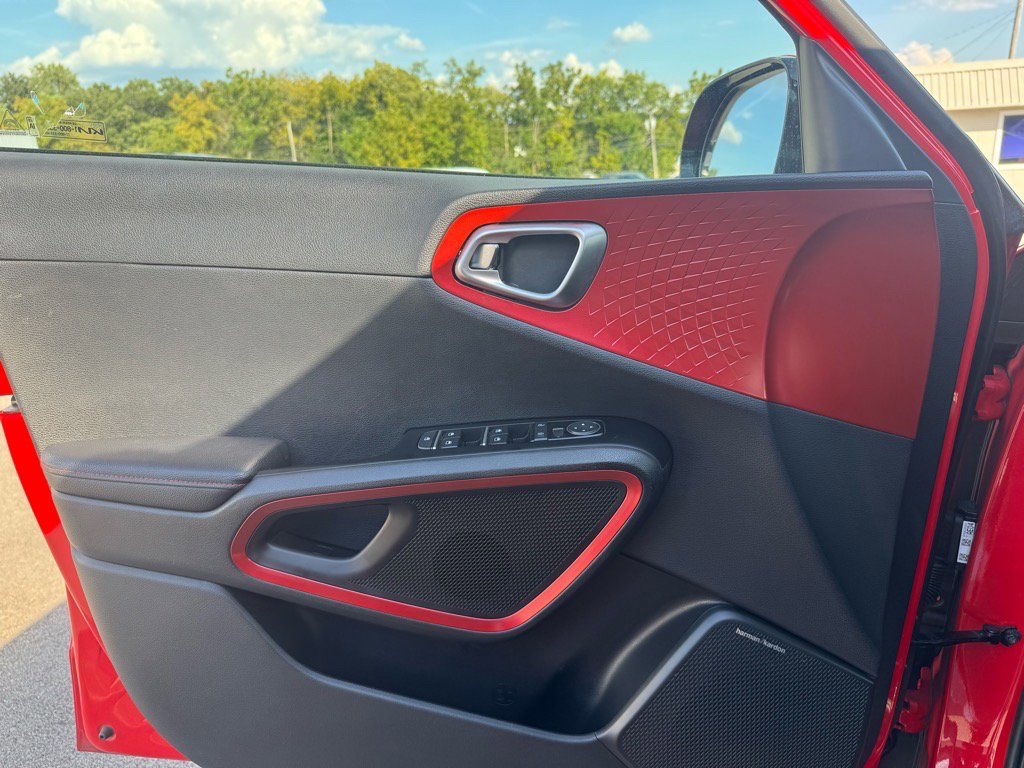 Used 2023 Kia Soul GT-Line w/ GT-Line Technology Package image 8