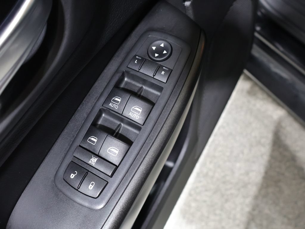 Used 2020 Jeep Cherokee Trailhawk w/ Cold Weather Group AWD/4WD image 15
