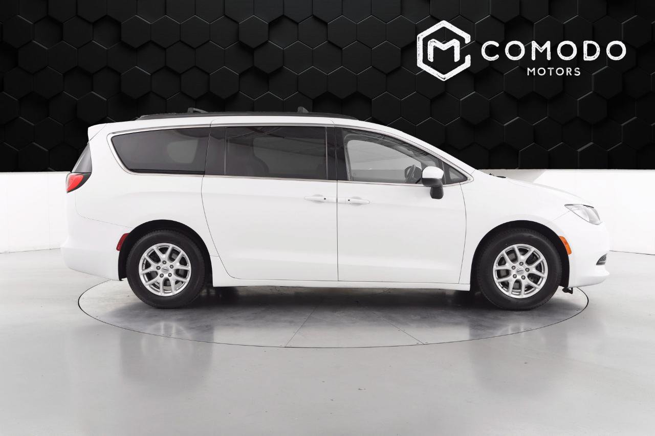 Used 2021 Chrysler Voyager Lxi FWD image 2