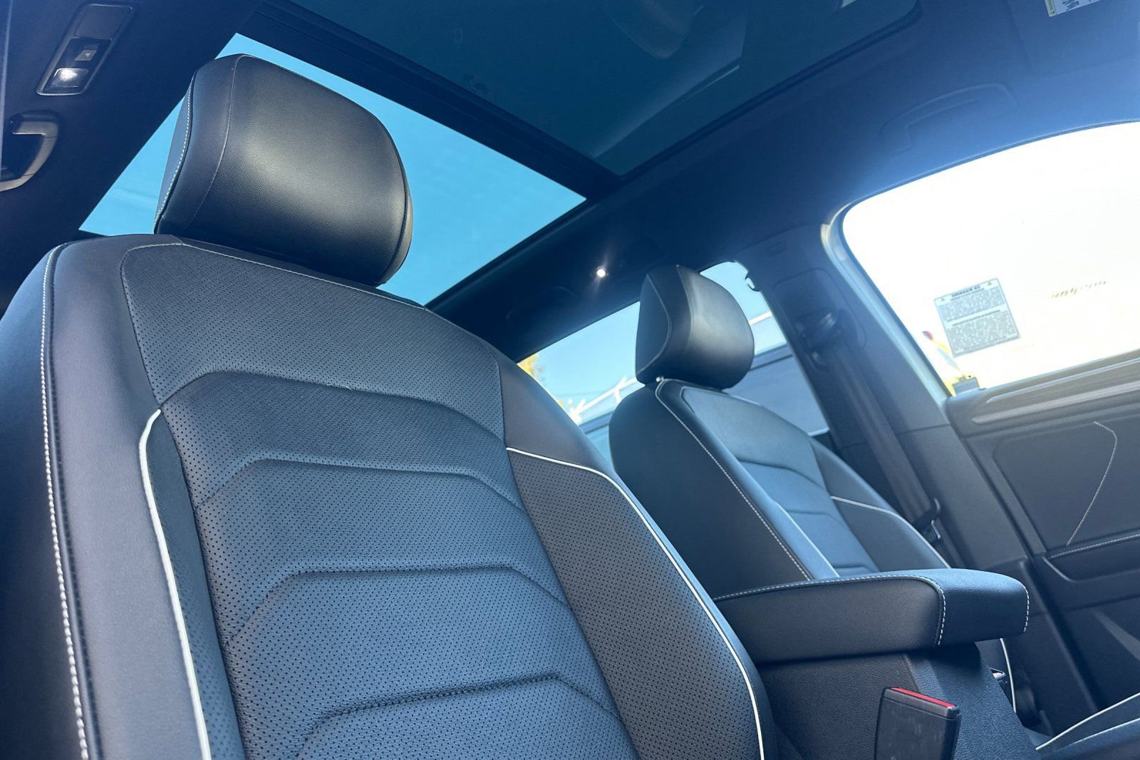 Certified 2024 Volkswagen Tiguan SEL R-Line image 17