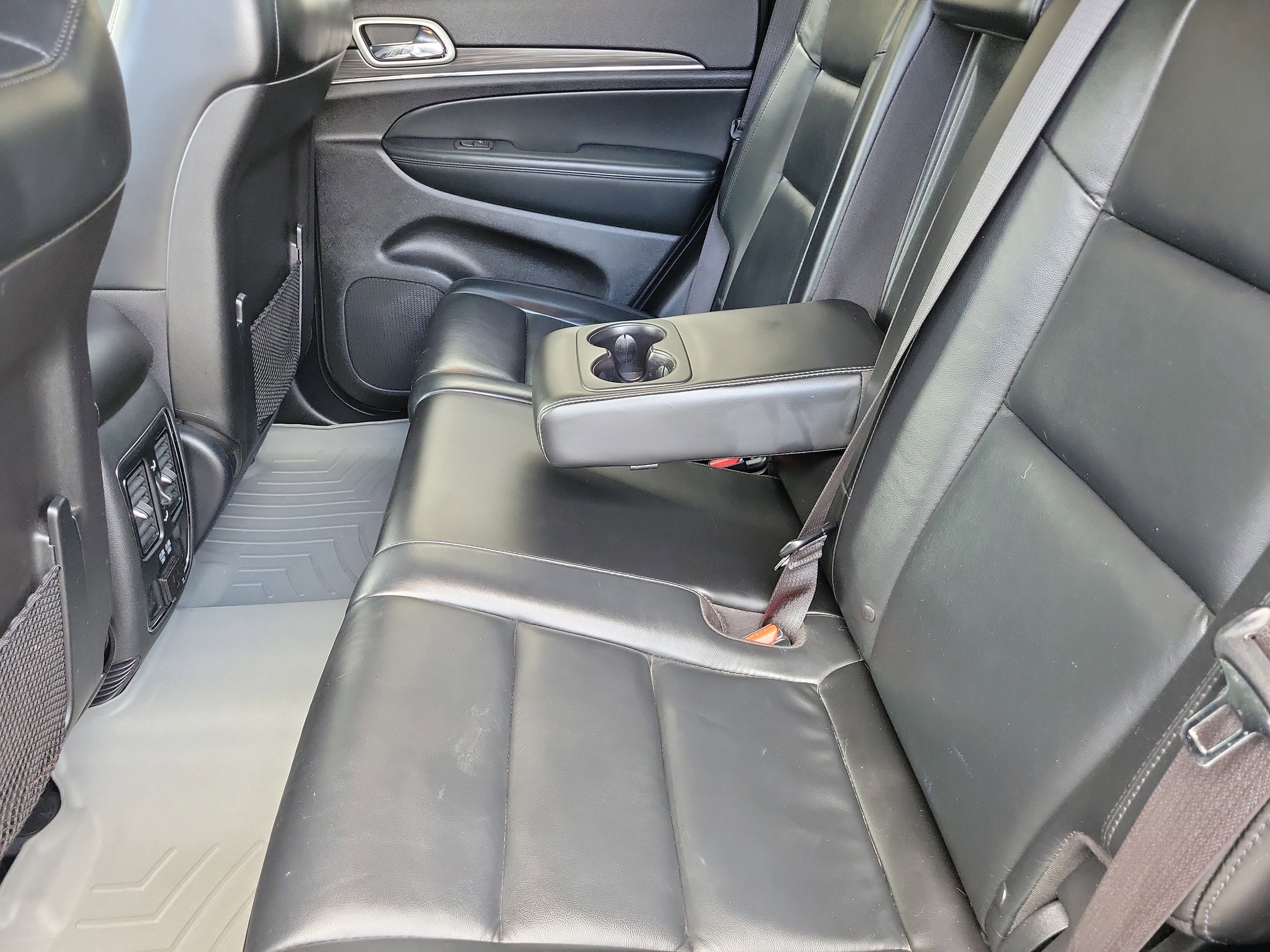 Used 2021 Jeep Grand Cherokee Limited AWD/4WD image 12