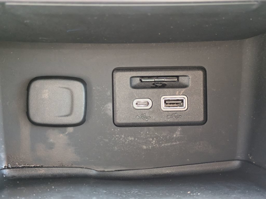 Used 2022 GMC Acadia AT4 w/ Technology Package AWD/4WD image 23