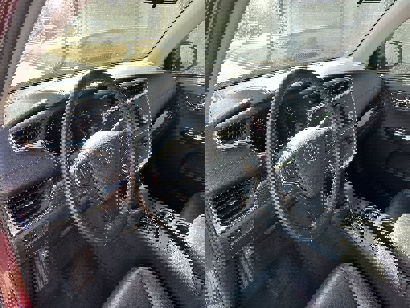 Used 2013 Toyota Avalon XLE FWD image 10