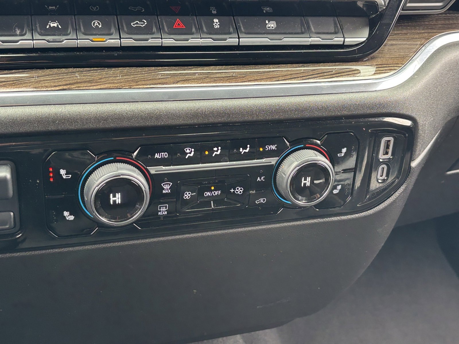 Used 2025 Chevrolet Silverado 1500 LT image 4