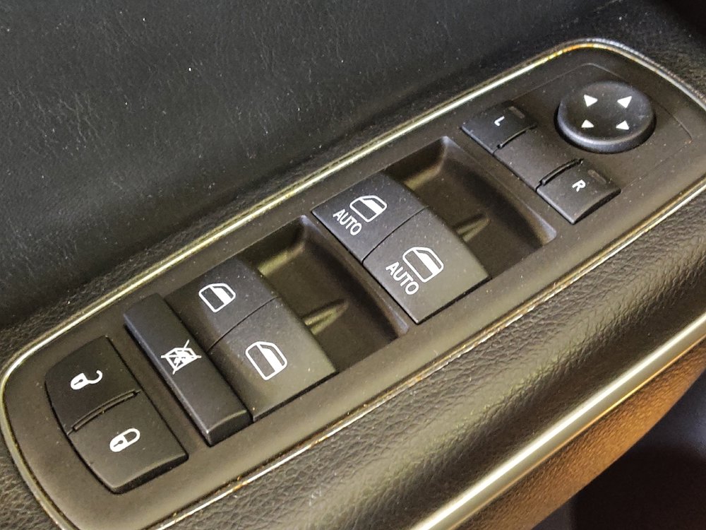 Used 2019 Chrysler 300 Limited image 27