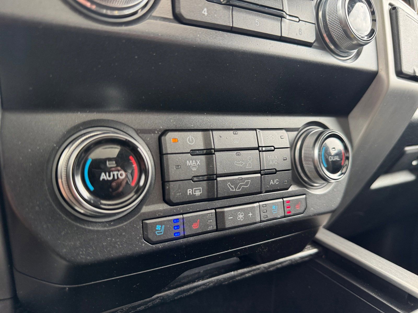 Used 2019 Ford F150 Platinum w/ Equipment Group 701A Luxury image 27