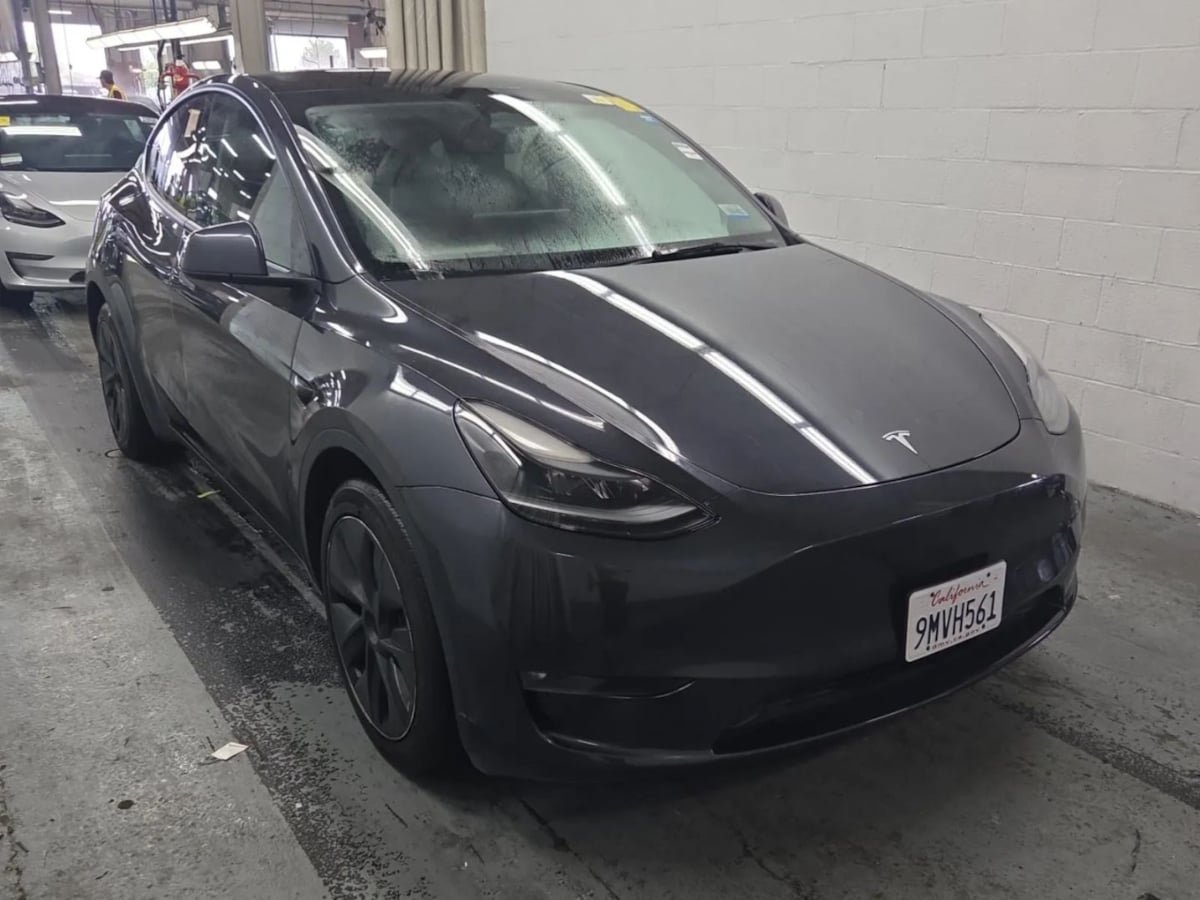 Used 2024 Tesla Model Y Long Range AWD/4WD image 6