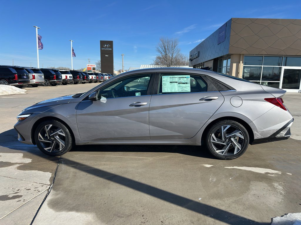 New 2025 Hyundai Elantra Limited image 4