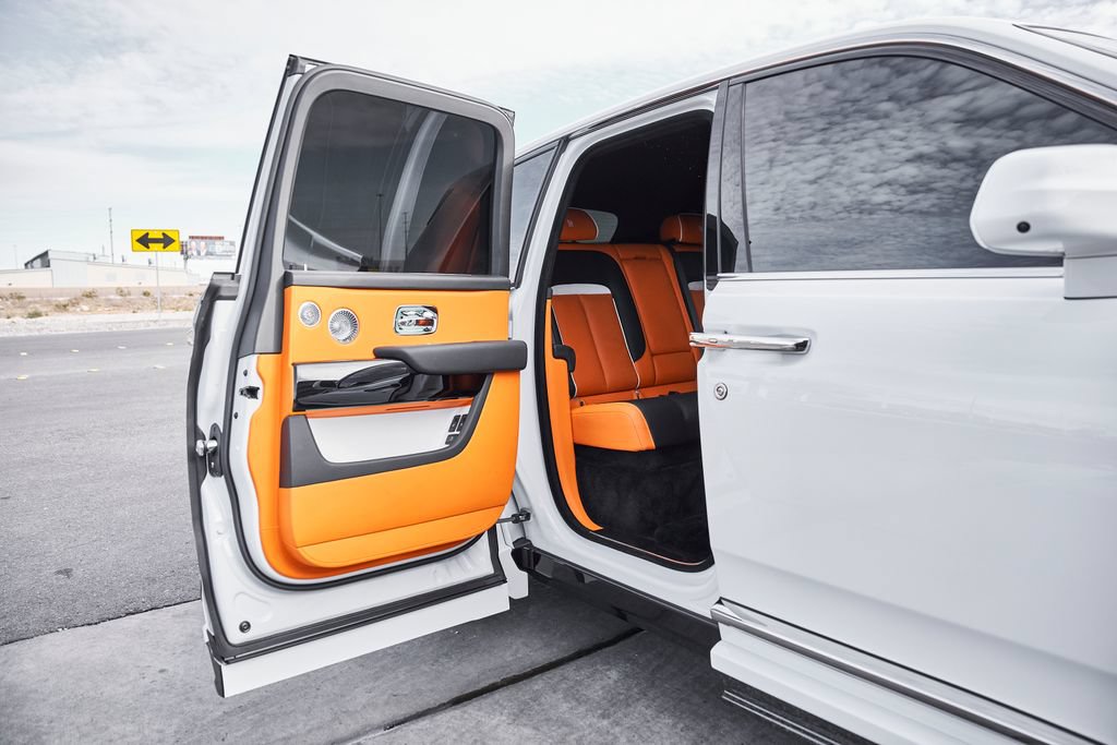 Used 2025 Rolls-Royce Cullinan AWD/4WD image 35