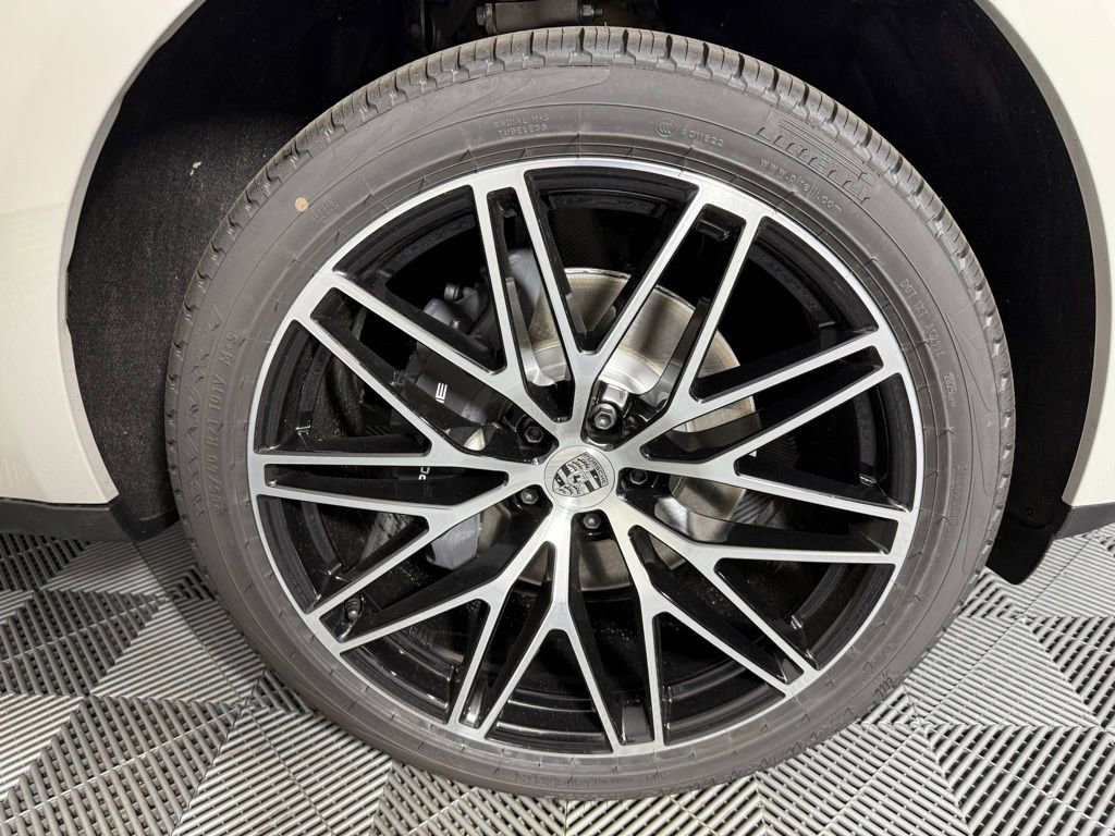 New 2025 Porsche Macan image 14