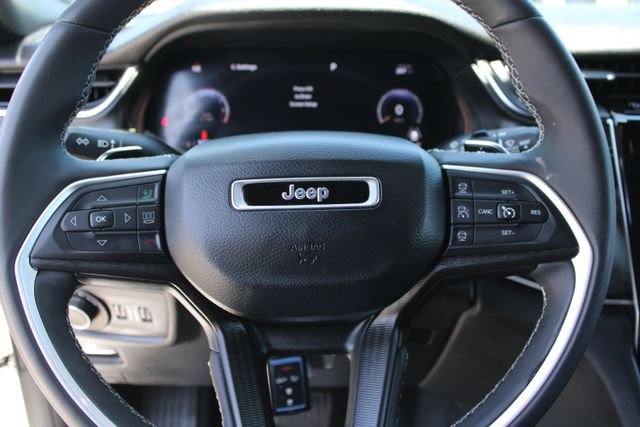 Used 2023 Jeep Grand Cherokee Altitude AWD/4WD image 16